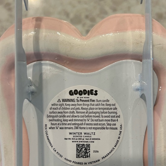 “New” Goodies Pink Ice Skates Candle 13.5 oz -Winter Waltz - Picture 5 of 5